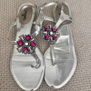 Chanel Metallic Silver Pink Crystal CC Charm Thong Flats Sandals 41.5 US Sz 9.5